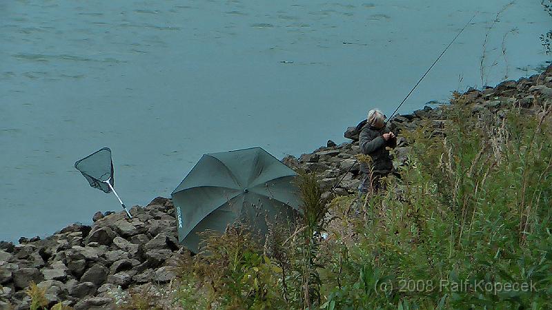 2008-09-13_stromfischen (22).JPG - Hier hats anscheinend gebissen